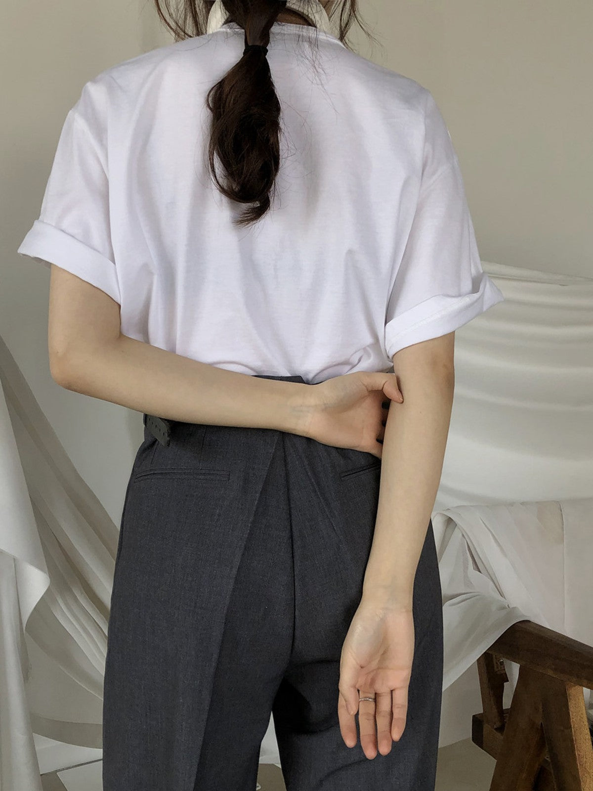 MASONPRINCE Pleated Wide Leg Trousers in Gray - On Model
