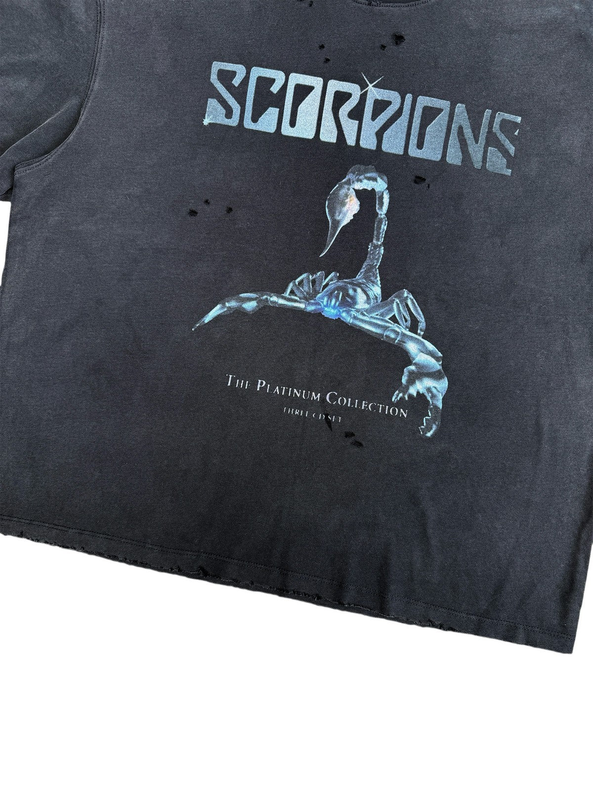 UNKNOWNWORLD Distressed Metallic Scorpio Tee in Black - Detail