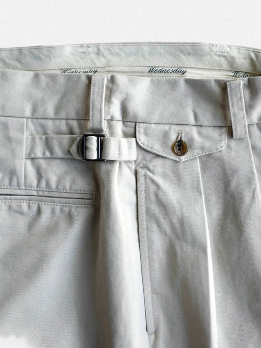 USAGE Pleated Cotton Twill Chinos in White - Detail