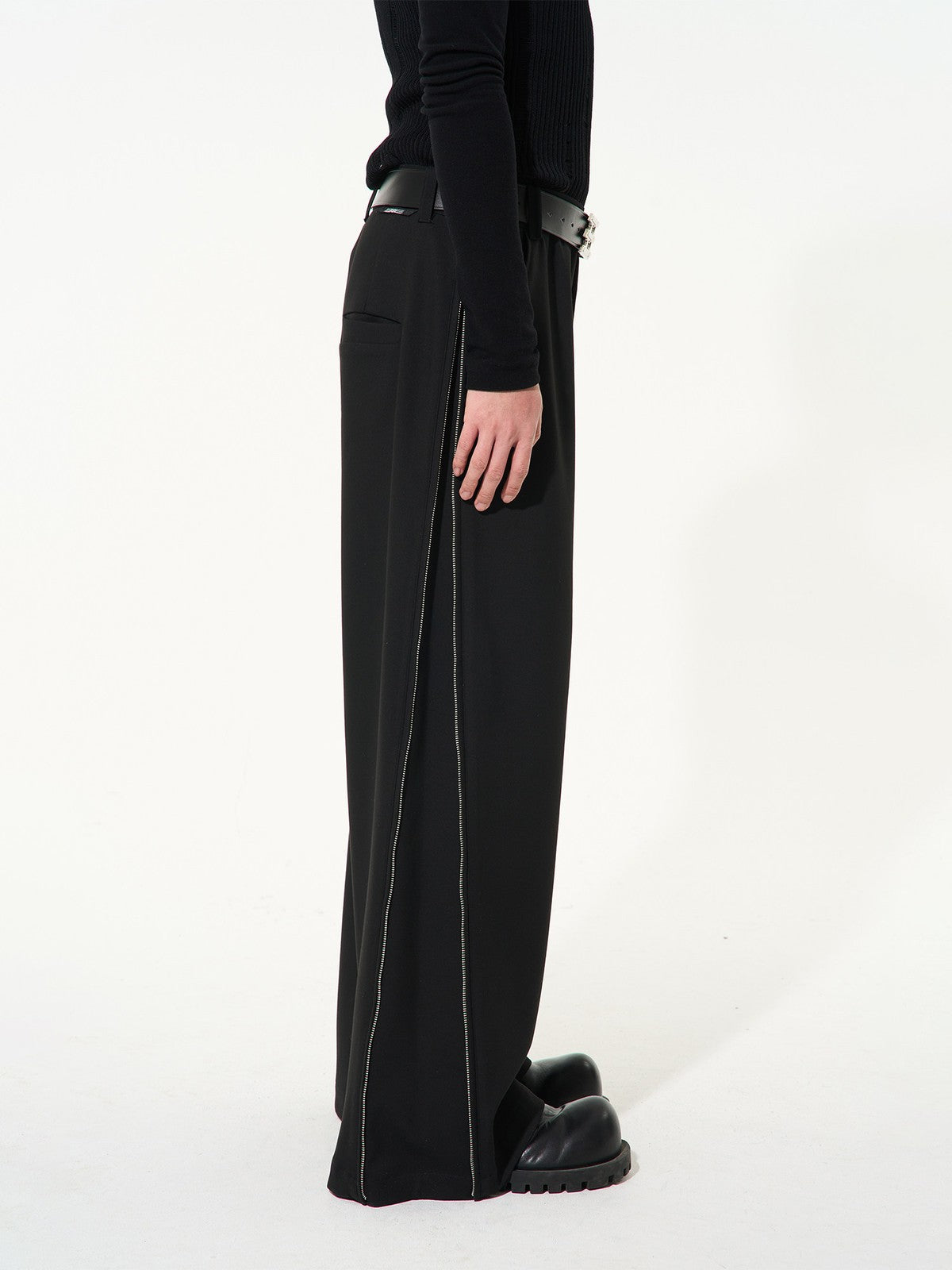 BLINDNOPLAN Side Zip Adjustable Wide Leg Trousers in Black - On Model