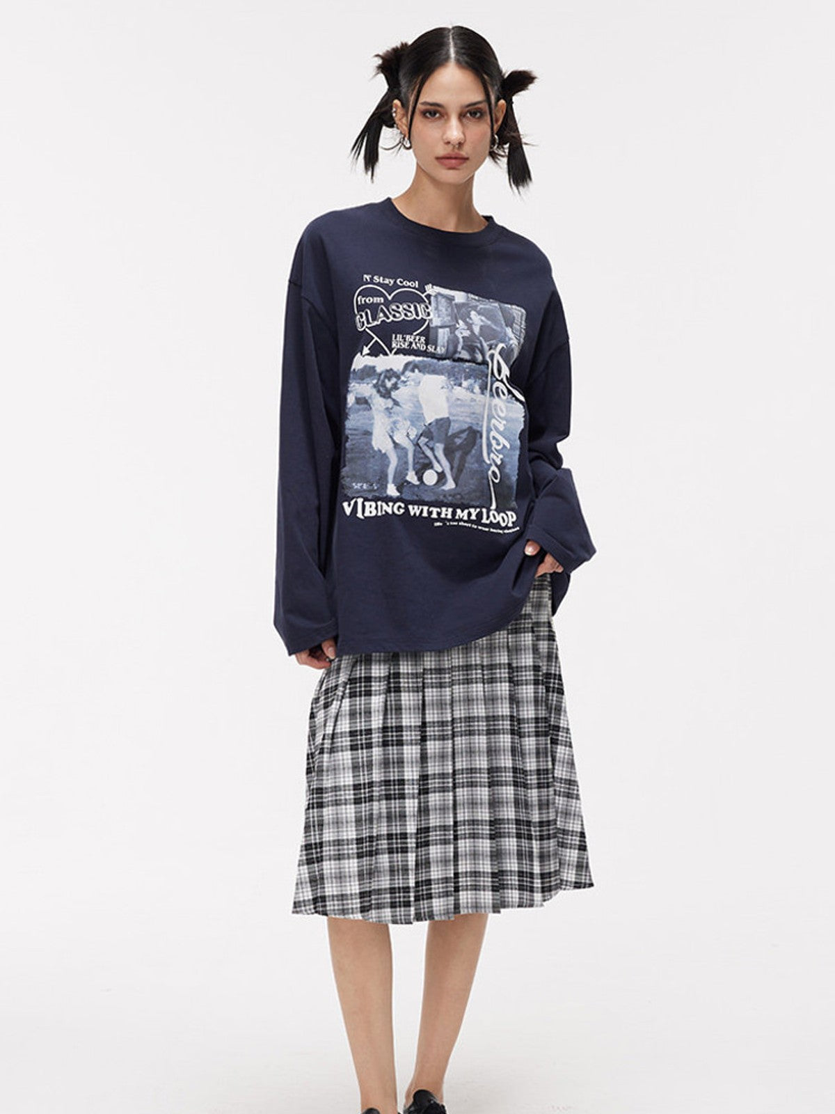 BEERBRO Star Stud Plaid Pleated Midi Skirt in Gray - On Female Model