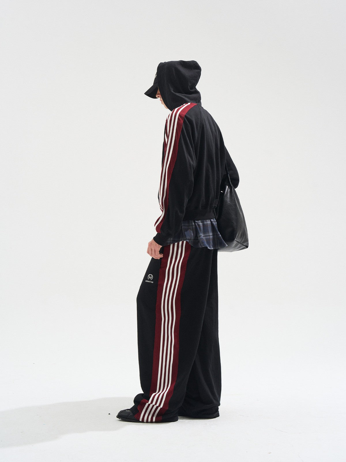 BLINDNOPLAN Contrast Tape Zip Up Hoodie in Black - On Model
