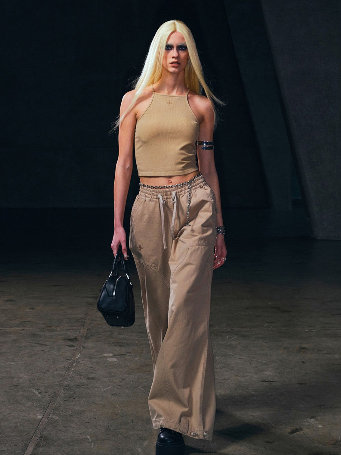 SMFK Wide Leg Cotton Cargo Sweatpants in Beige - On Female Model