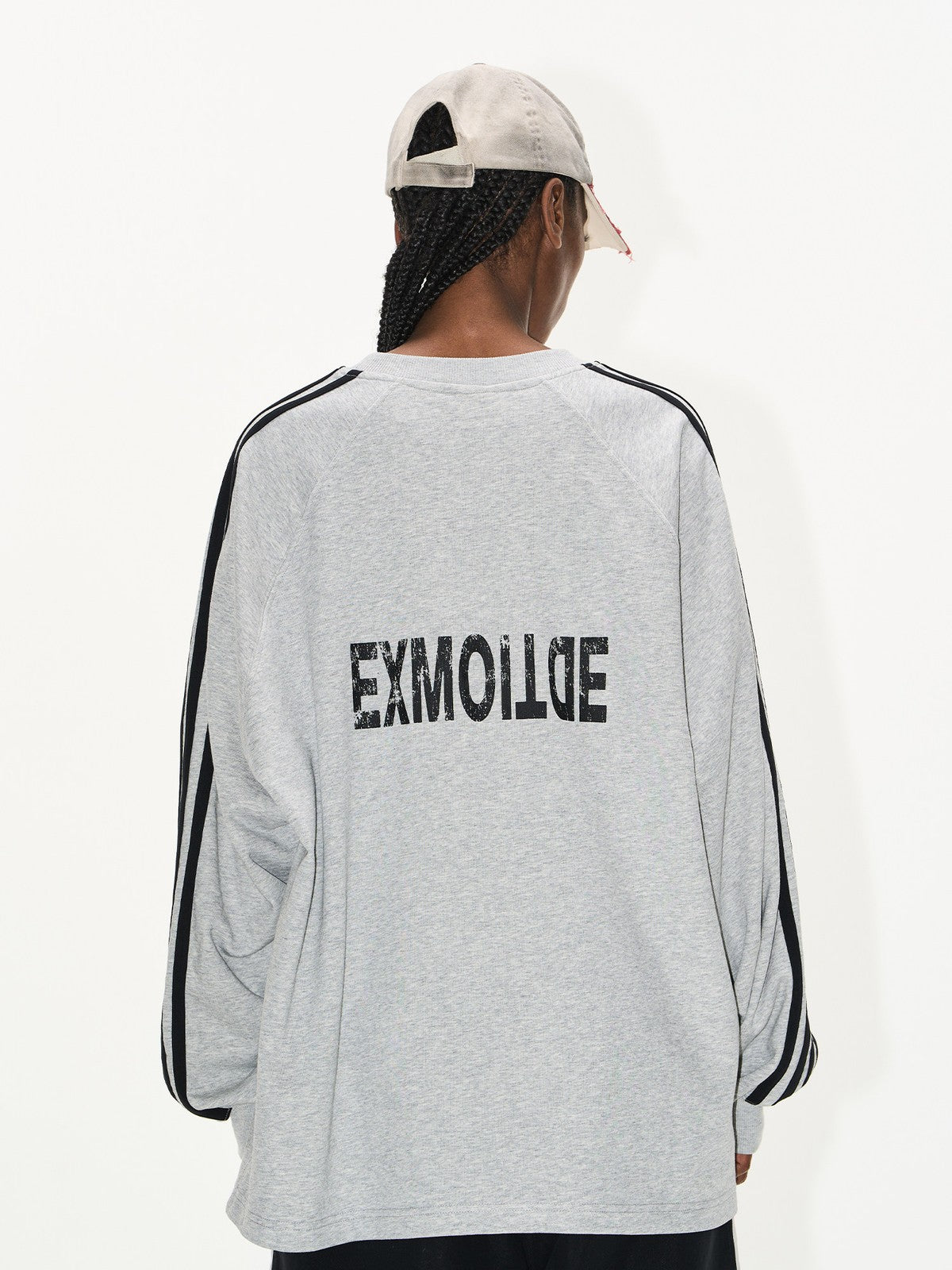 BLINDNOPLAN Color Block Graphic Raglan Sweatshirt in Gray - On Model
