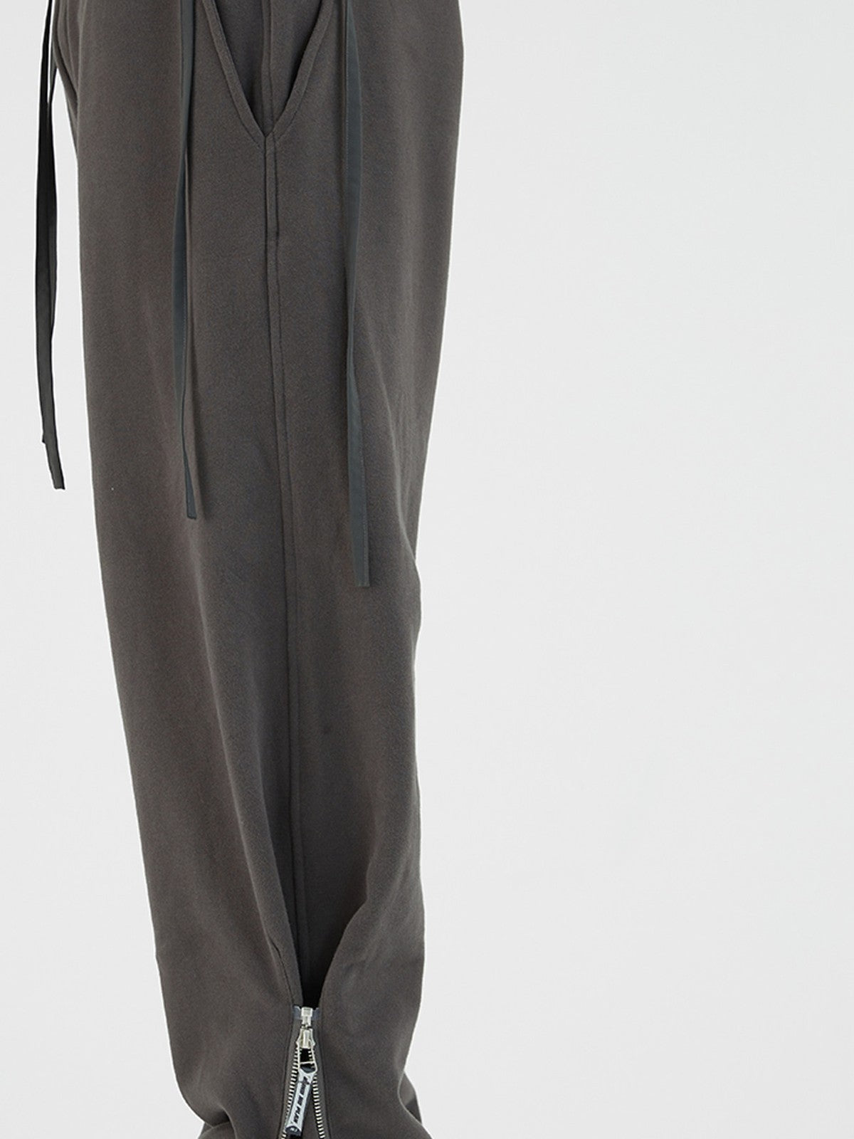 BLINDNOPLAN Adjustable Zip Hem Cotton Sweatpants in Gray - On Model