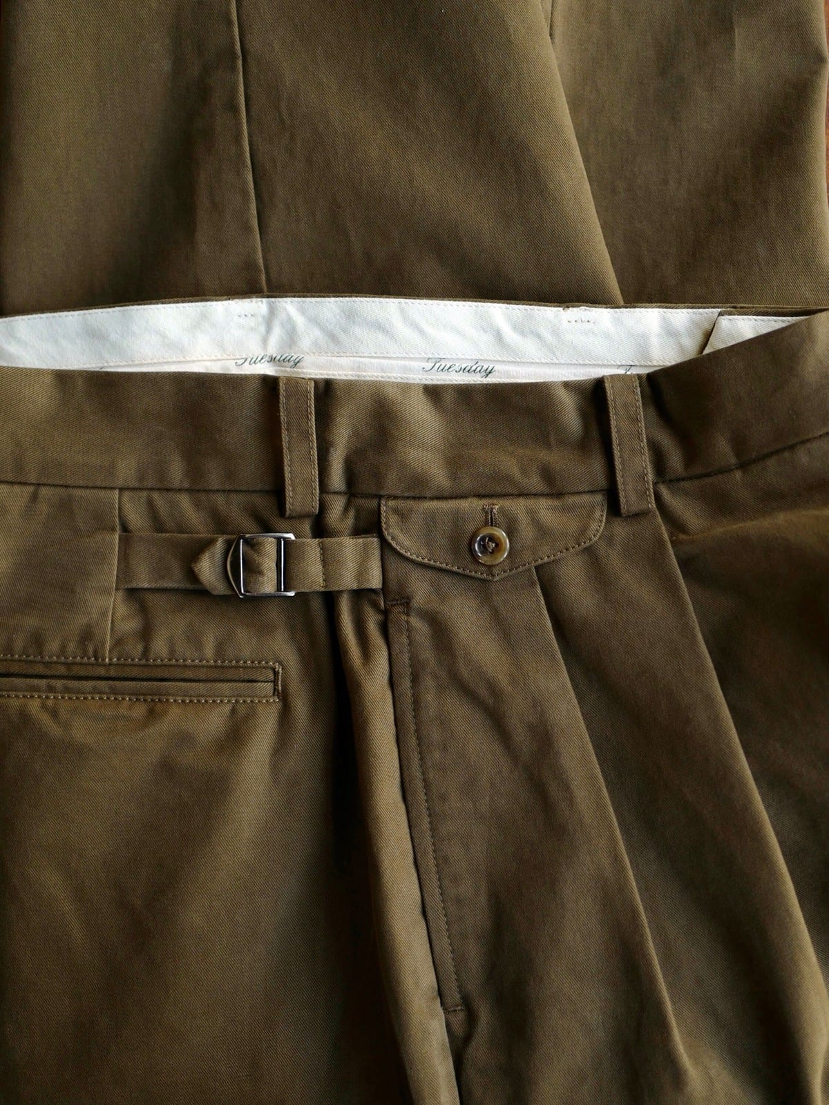 USAGE Pleated Cotton Twill Chinos in Olive - Detail