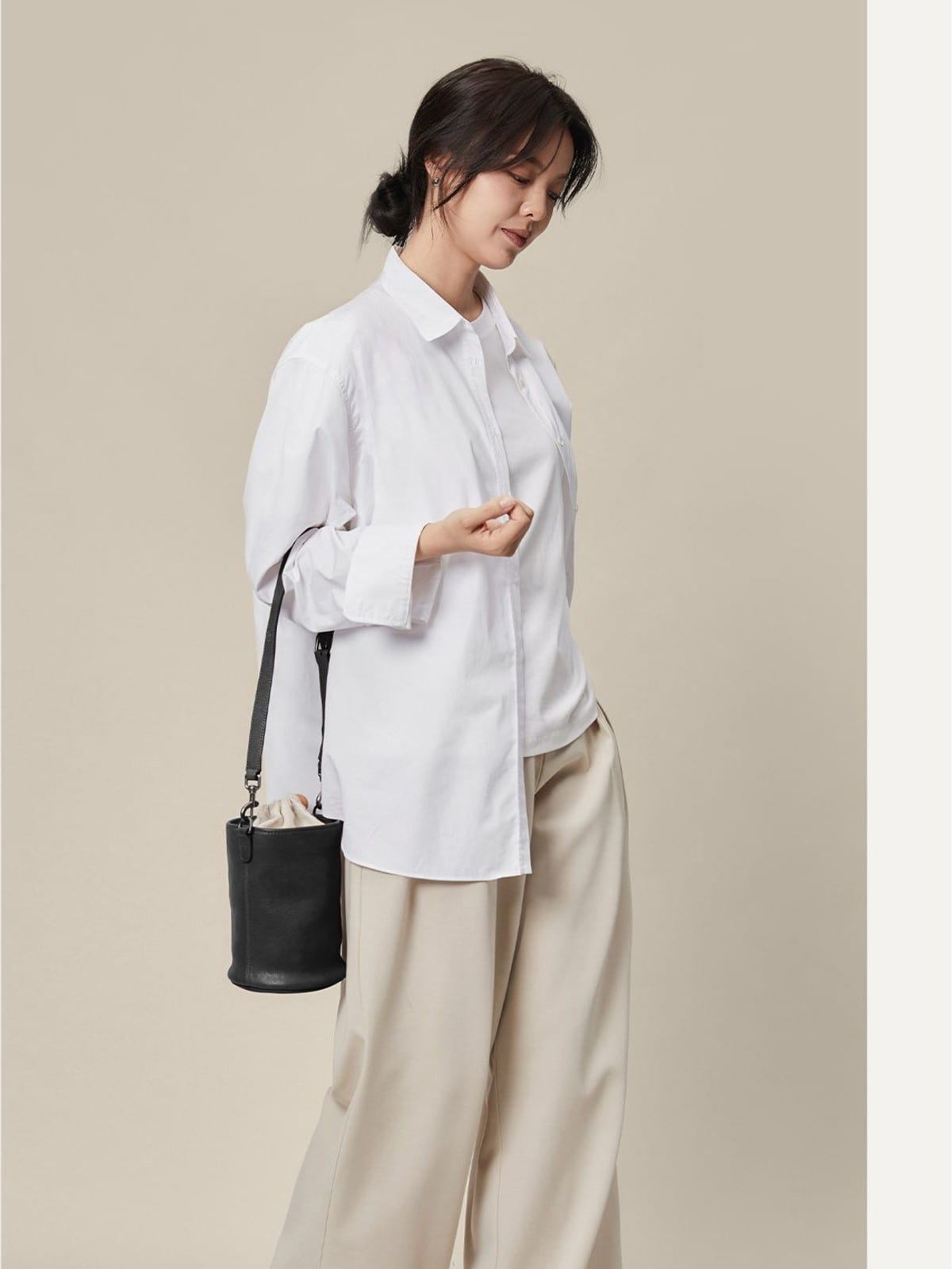 QIUZHEN Leather Drawstring Bucket Bag in Black - On Female Model