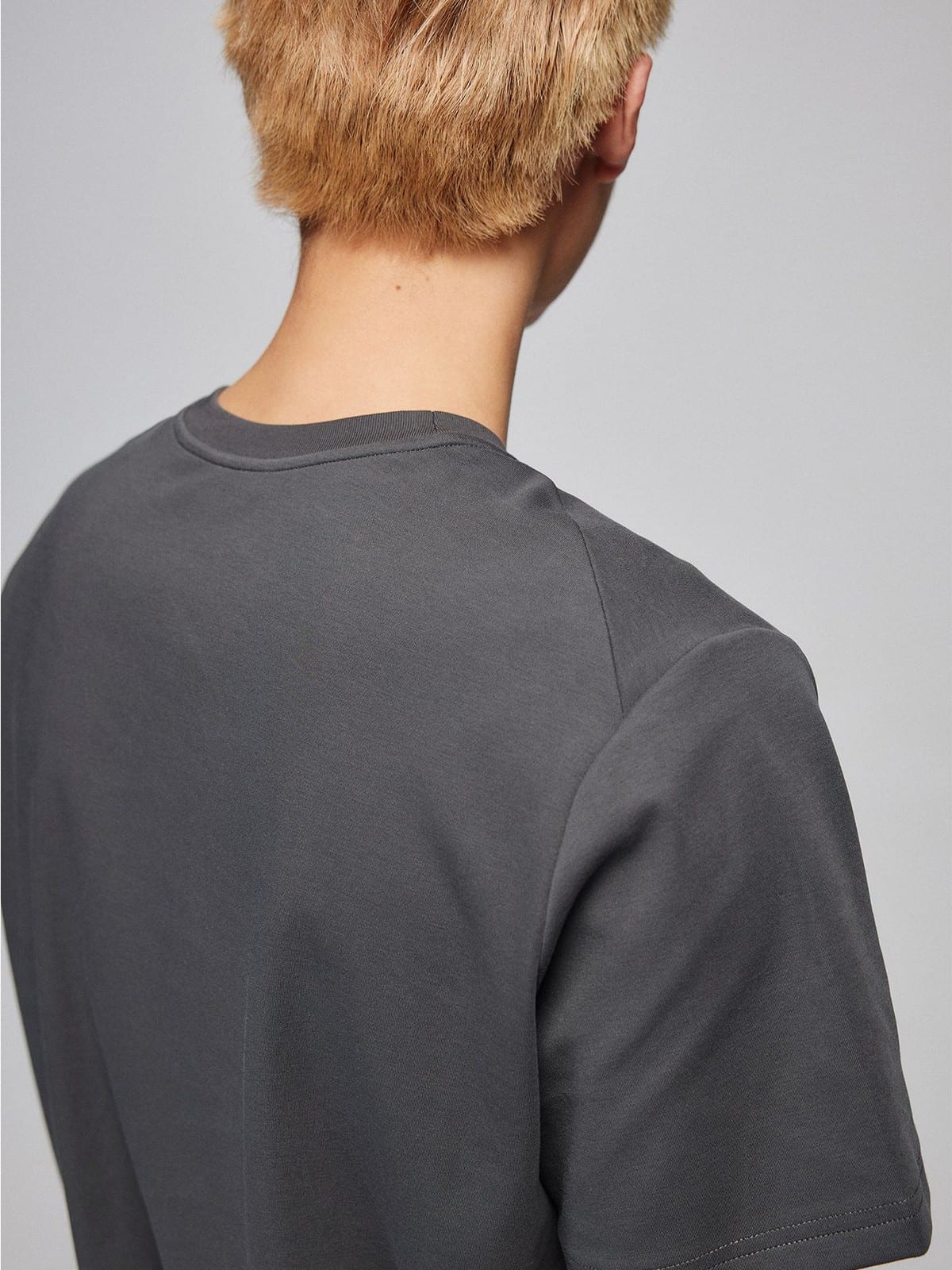 SIMPLE PROJECT Misaligned Seam Crewneck T Shirt in Gray - On Model