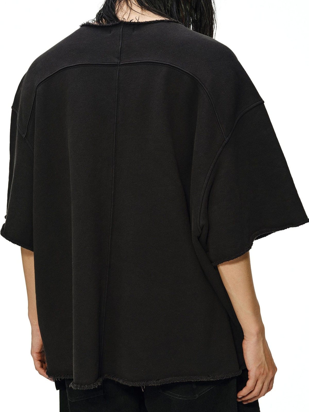 D5ove Heavyweight Boxy Cotton T Shirt in Black - On Model