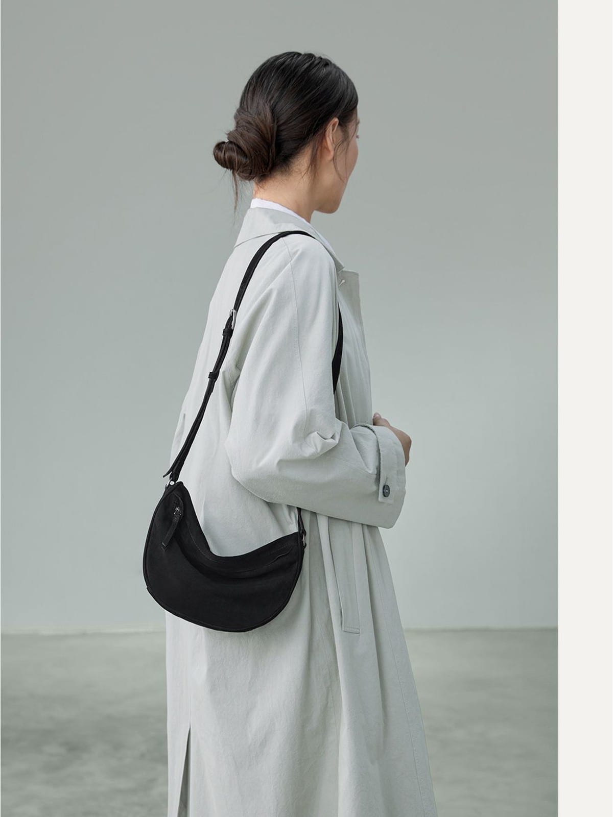 QIUZHEN Vegetable Tanned Leather Crescent Bag in Black - On Female Model