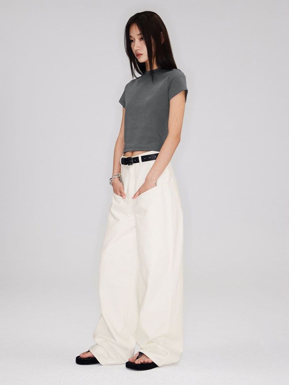 RARELY ALIKE Cropped Cotton Crew Neck T Shirt in Gray - On Female Model