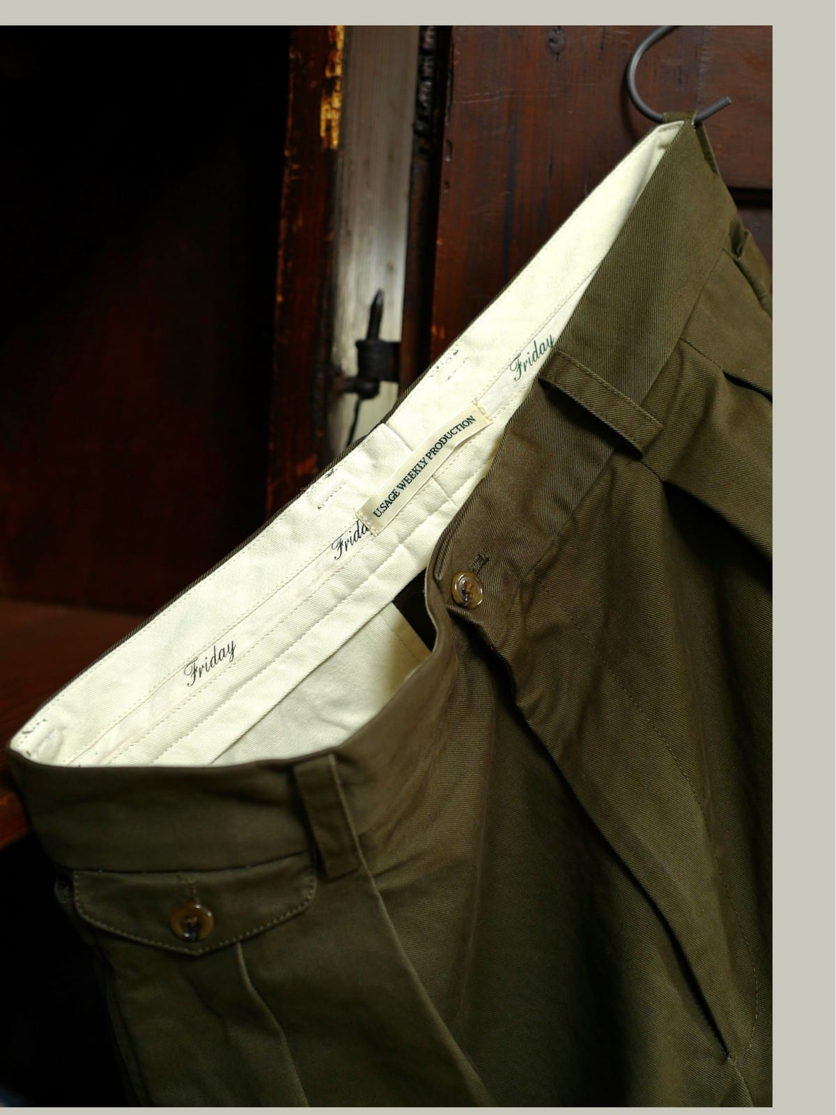USAGE Pleated Cotton Twill Chinos in Olive - Lifestyle