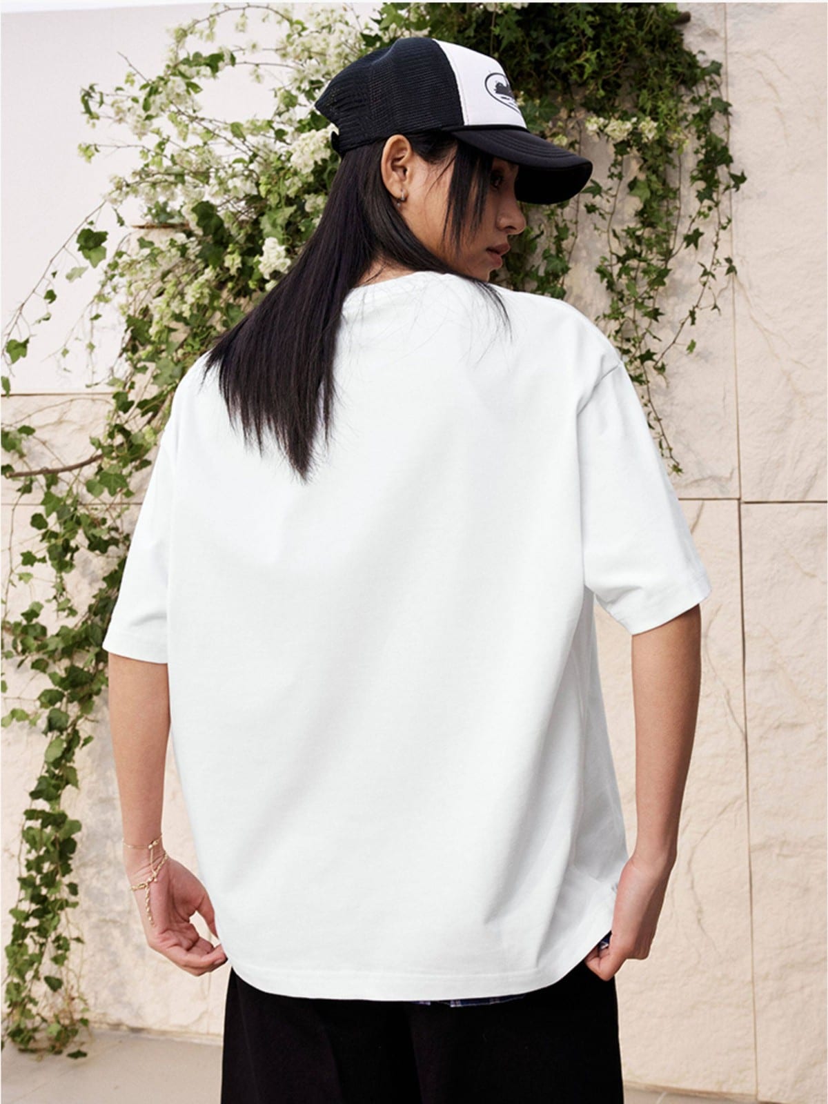 MEDM Tufted Logo Cotton T Shirt in White - Lifestyle