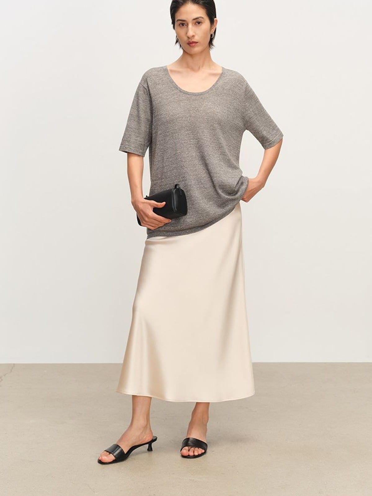 MSBEAST Melange Wool Linen Scoop Neck T Shirt in Gray - On Female Model