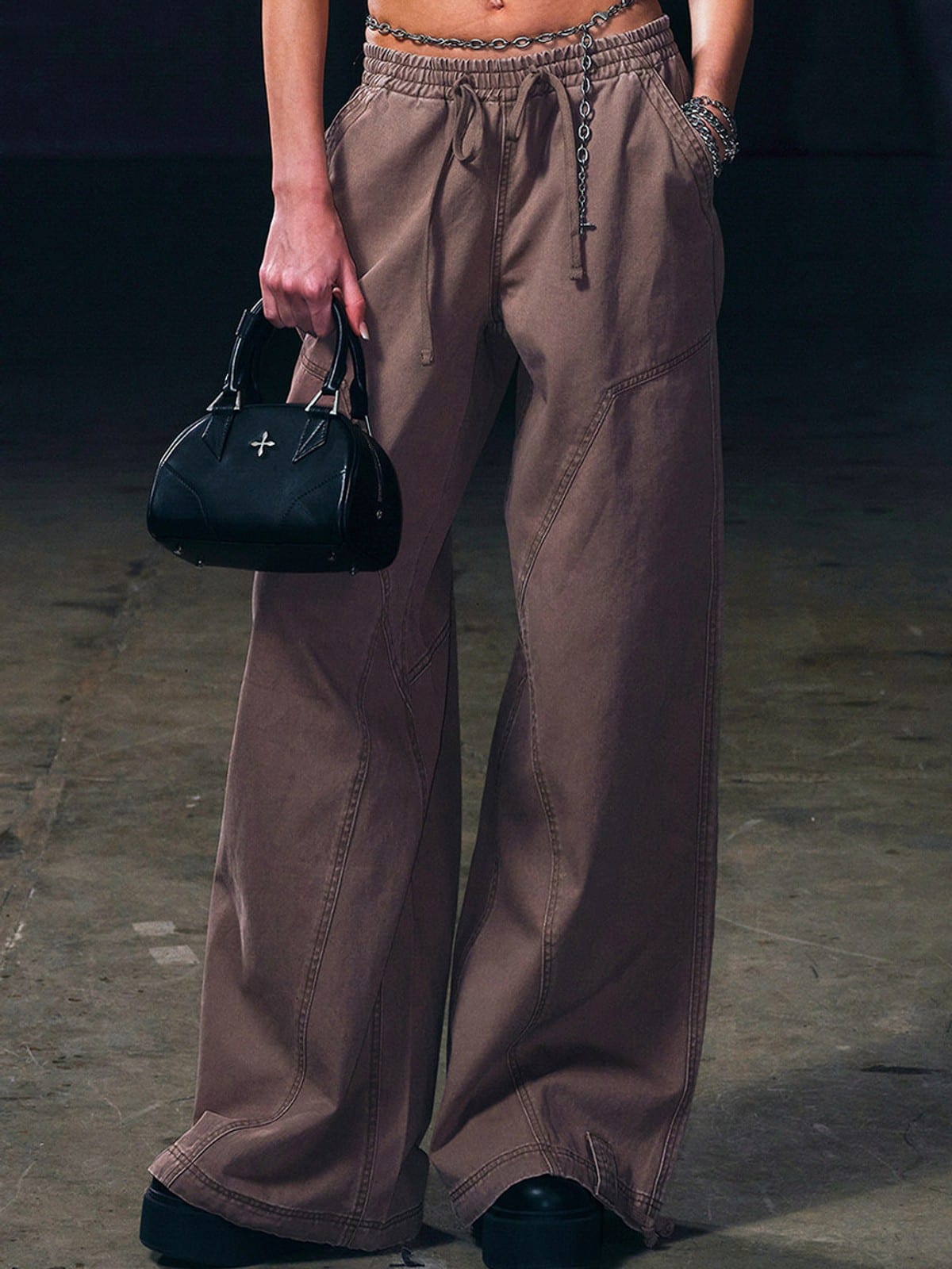 SMFK Wide Leg Cotton Cargo Sweatpants in Brown - On Female Model