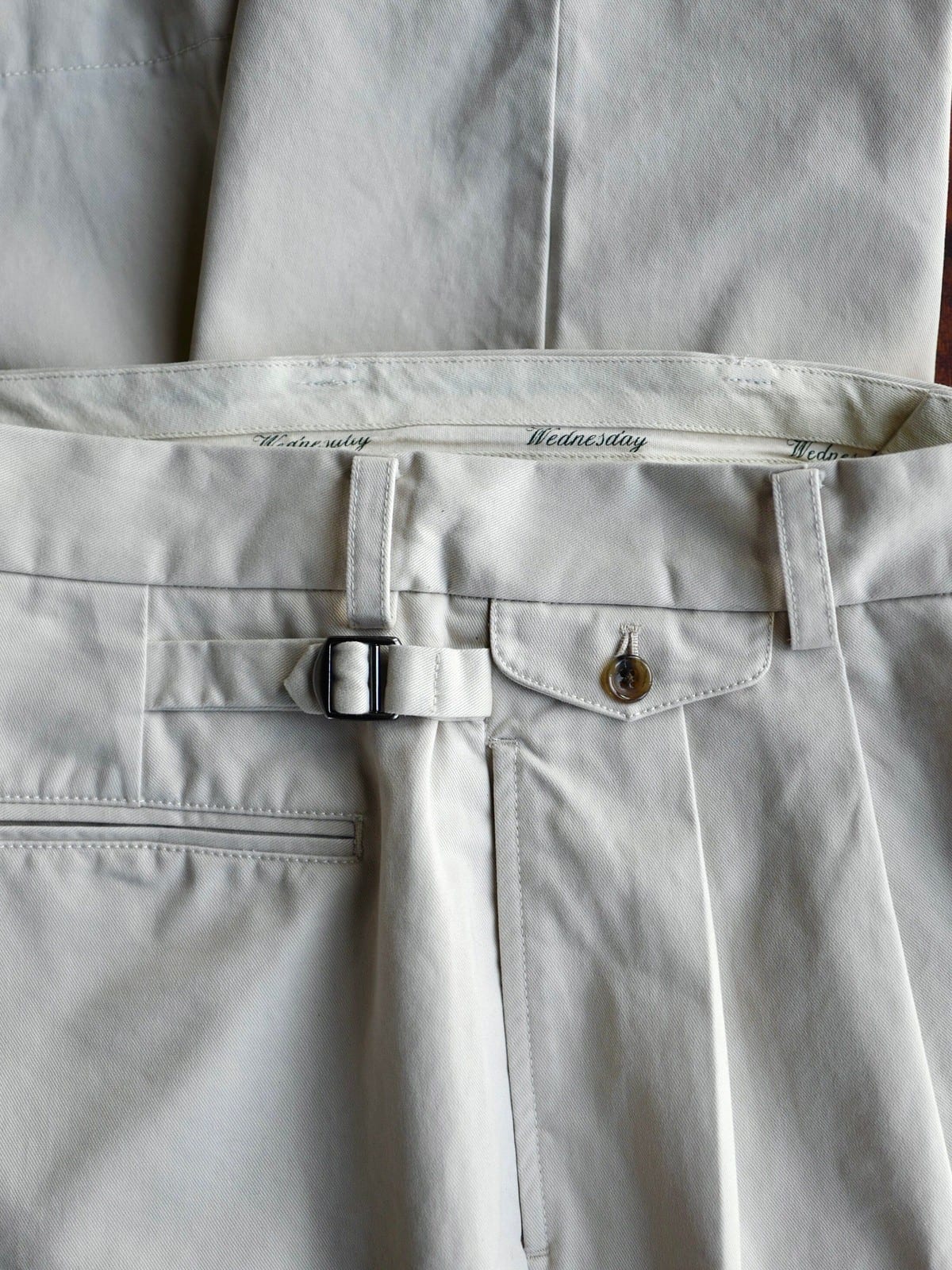 USAGE Pleated Cotton Twill Chinos in White - Detail