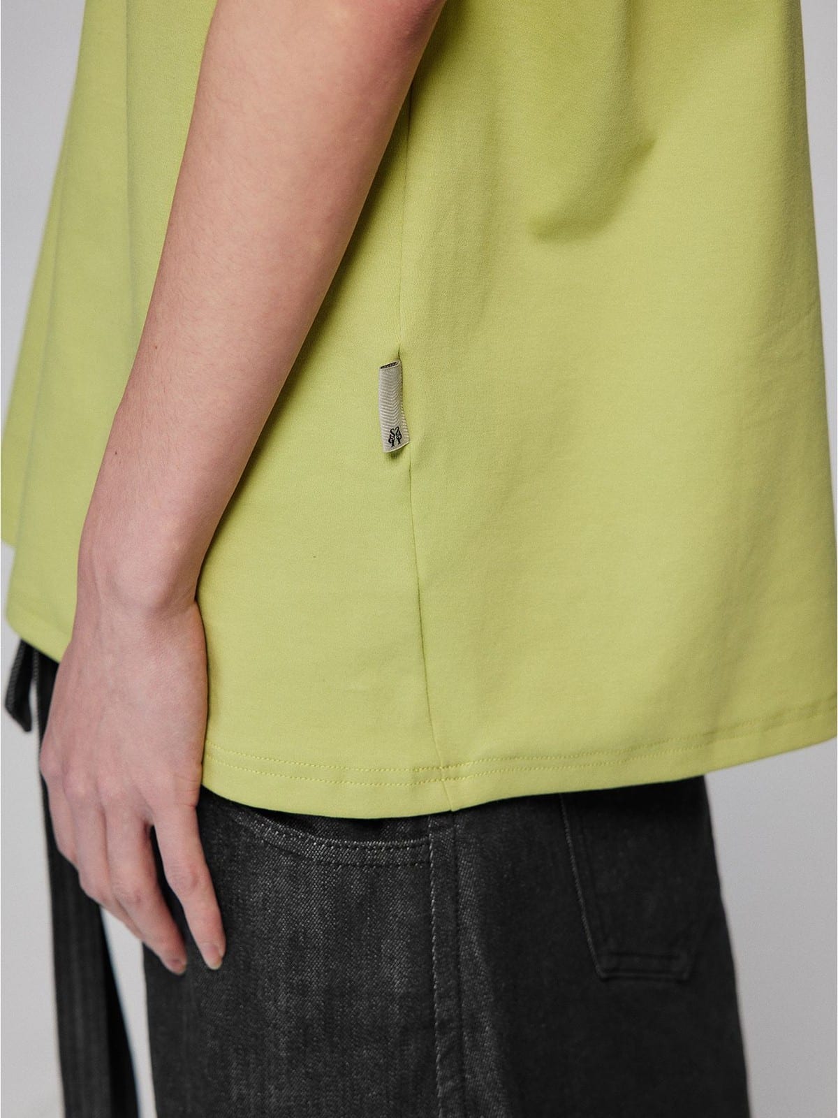 SIMPLE PROJECT Misaligned Seam Crewneck T Shirt in Green - On Model