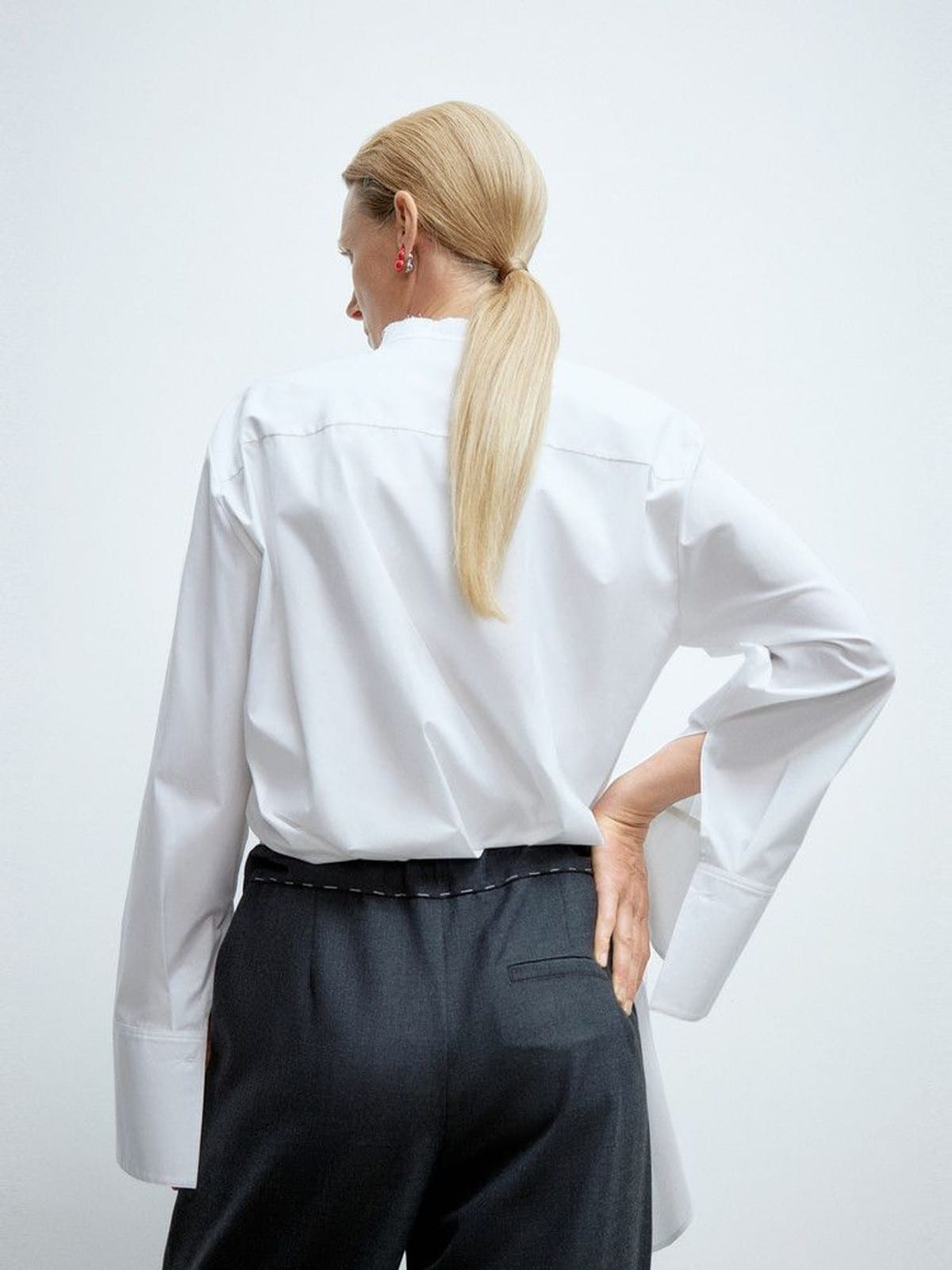 EDITION Contrast Stitch Wool Blend Wide Leg Trousers in Gray - On Female Model