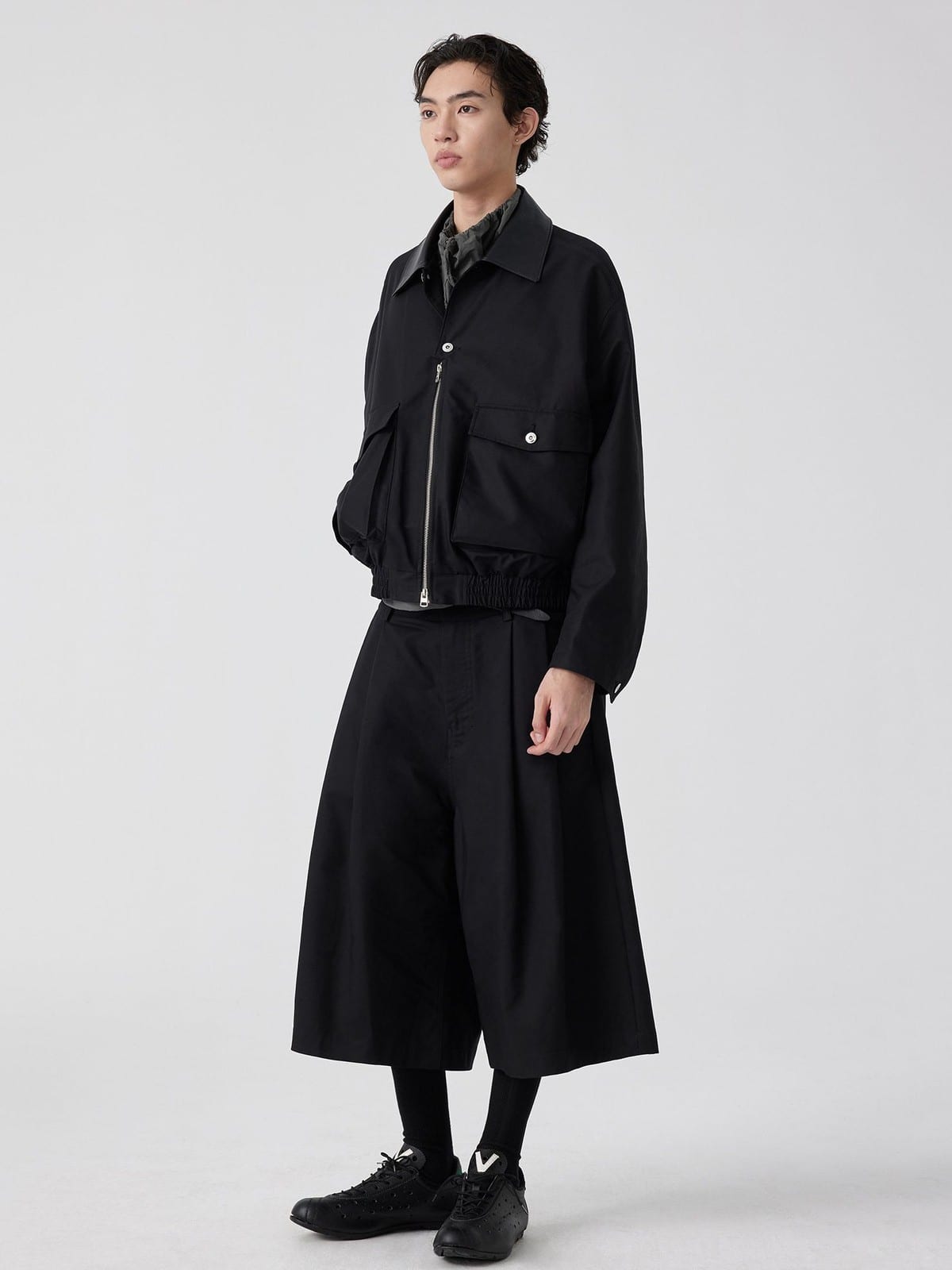 SIMPLE PROJECT Cotton Pleated Cropped Shorts in Black - On Male Model