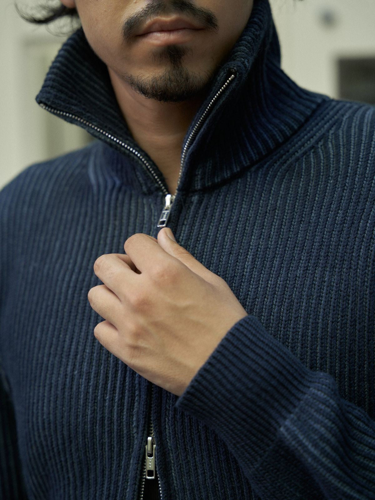 Retro 21 Ribbed Wool Blend Zip Cardigan in Navy Blue - Detail