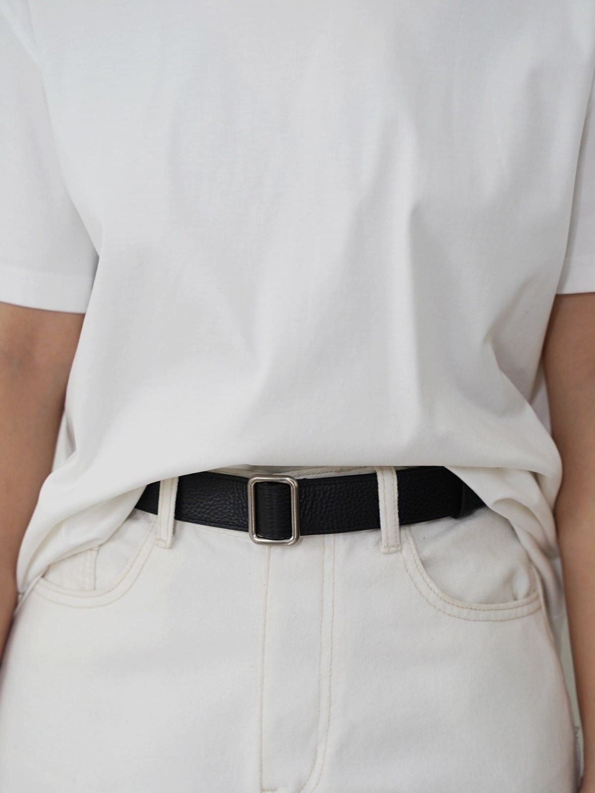PANLULUPAN Minimalist Full Grain Leather Belt in Black - On Model