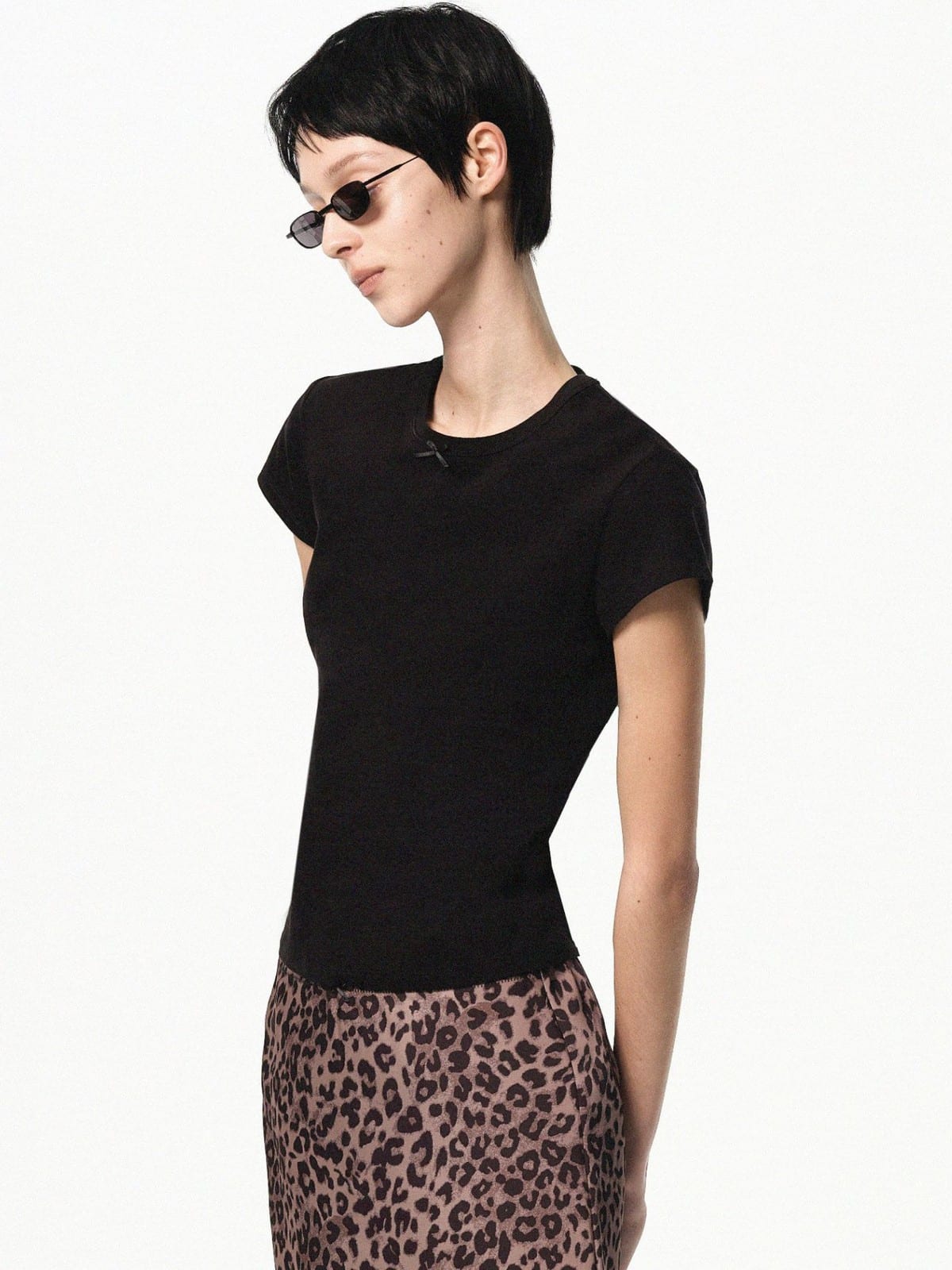 RARELY ALIKE Cotton Bowknot Crewneck T Shirt in Black - On Female Model
