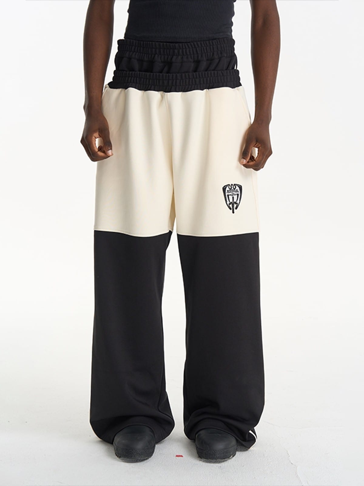 BLINDNOPLAN Color Block Wide Leg Sweatpants in Black - On Male Model