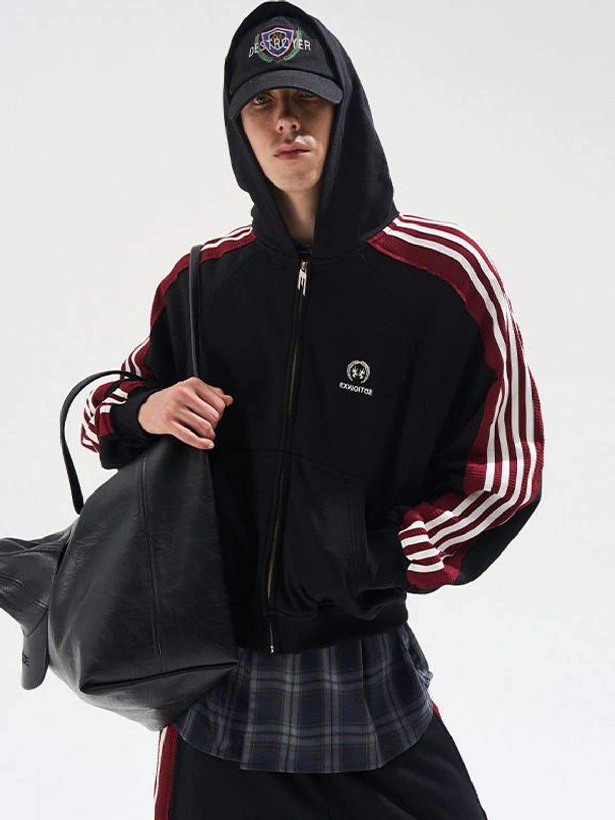 BLINDNOPLAN Contrast Tape Zip Up Hoodie in Black - On Male Model