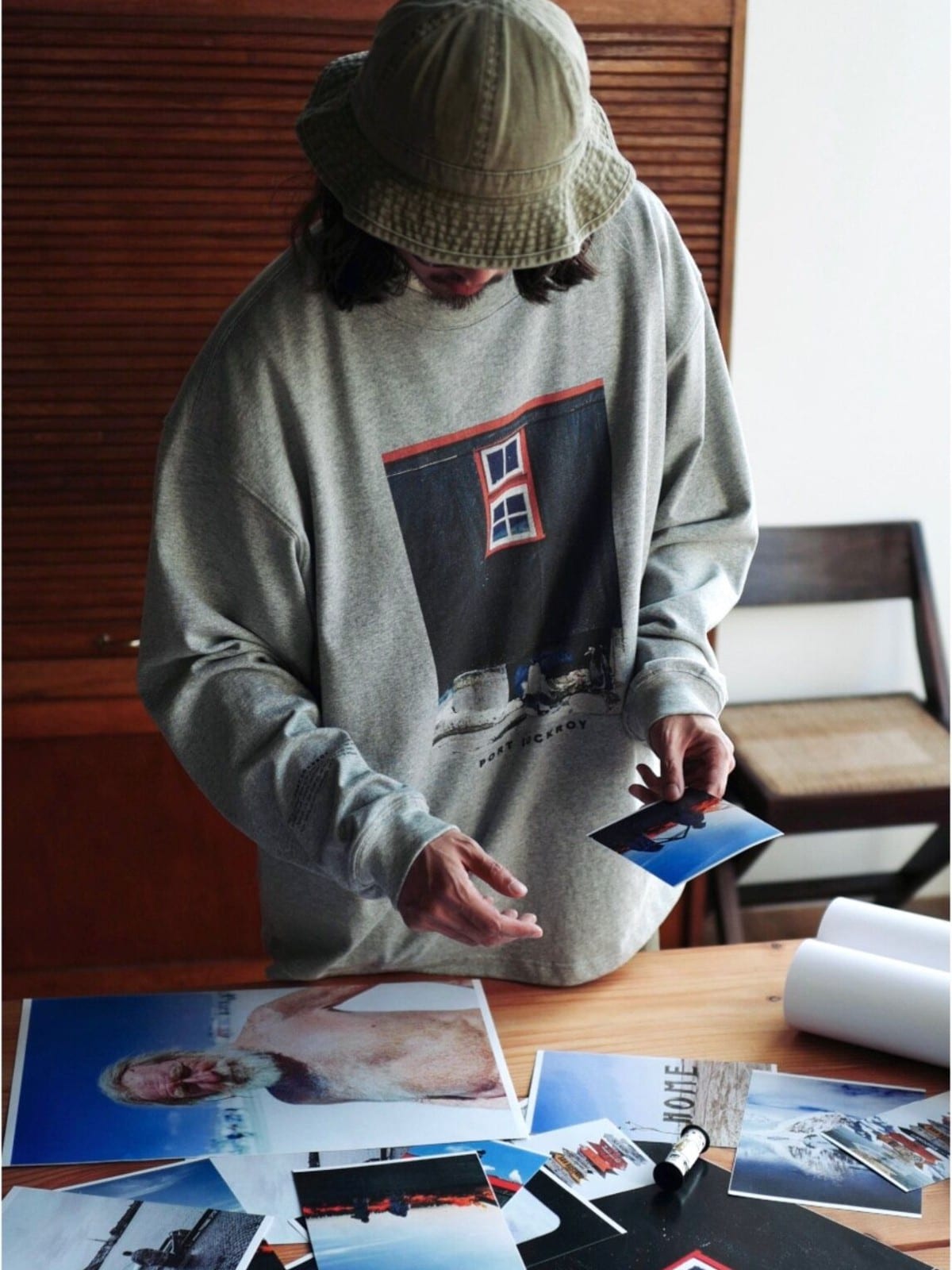 USAGE Air Spun Cotton Graphic T Shirt in Gray - On Male Model