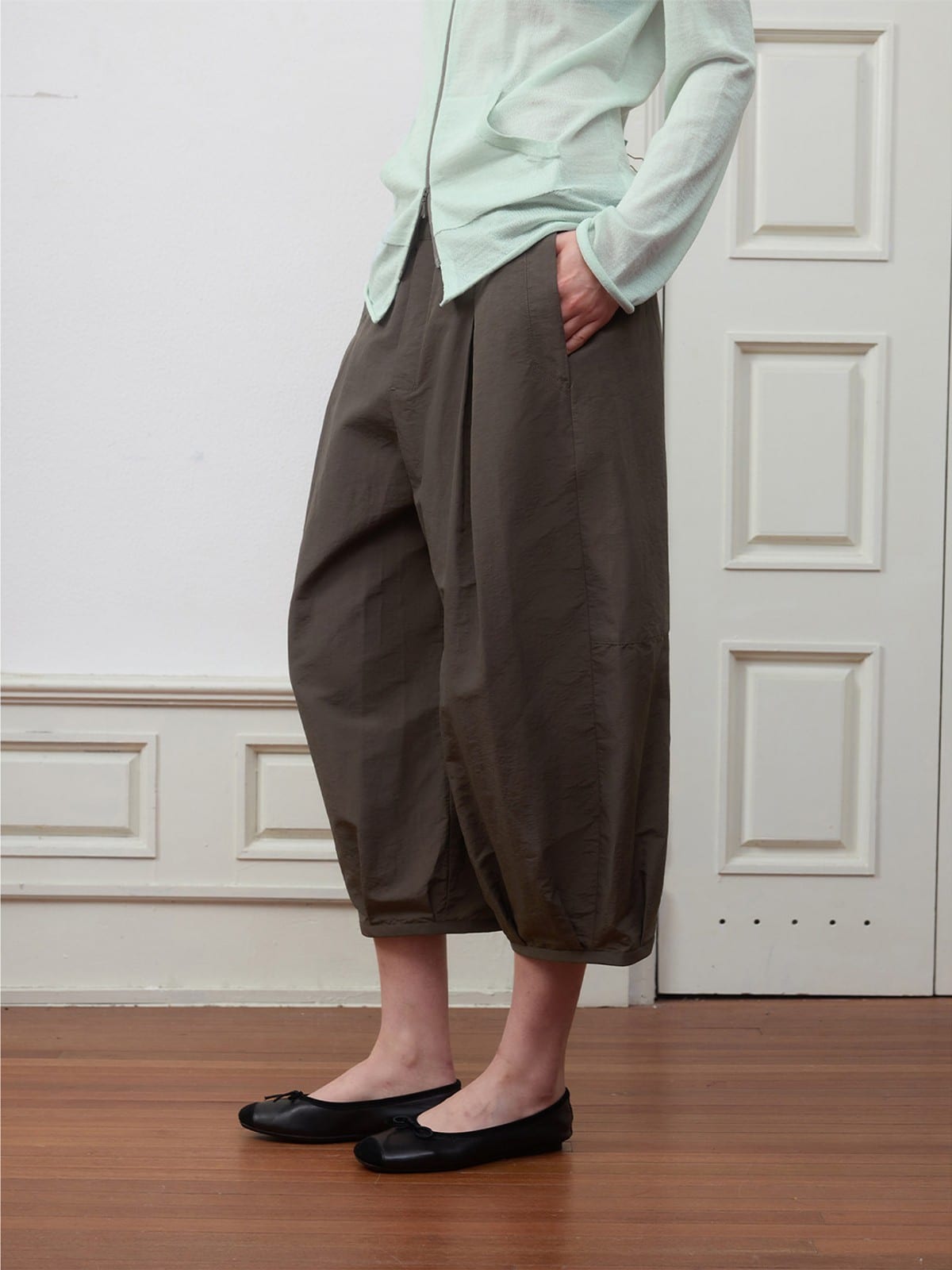 Random Piece Linen Blend Balloon Leg Cropped Pants in Olive - On Female Model