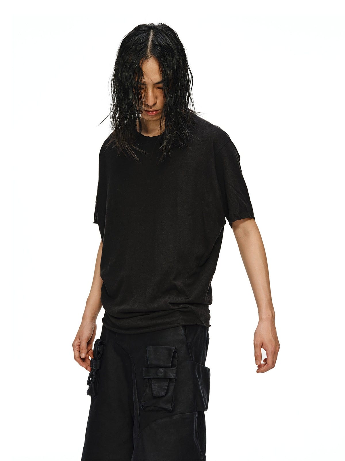 D5ove Irregular Linen Cotton T Shirt in Black - On Male Model