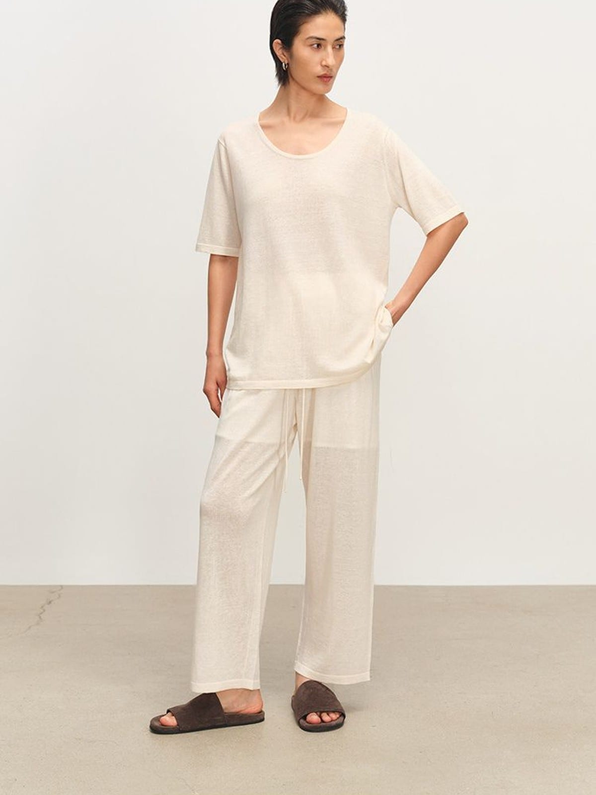 MSBEAST Melange Wool Linen Scoop Neck T Shirt in White - On Female Model