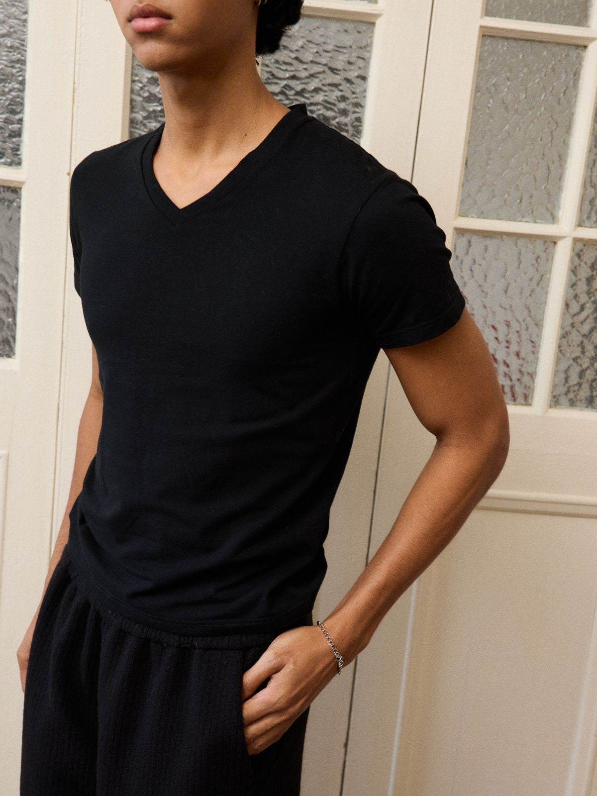 Retro 21 Anti Wrinkle V Neck T Shirt in Black - On Male Model