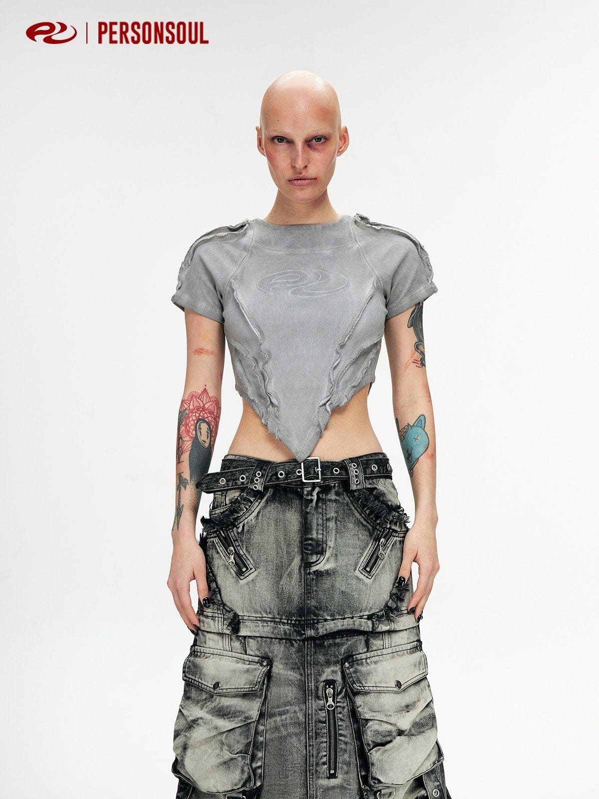 PERSONSOUL Deconstructed V Hem Crop T Shirt in Gray - On Female Model