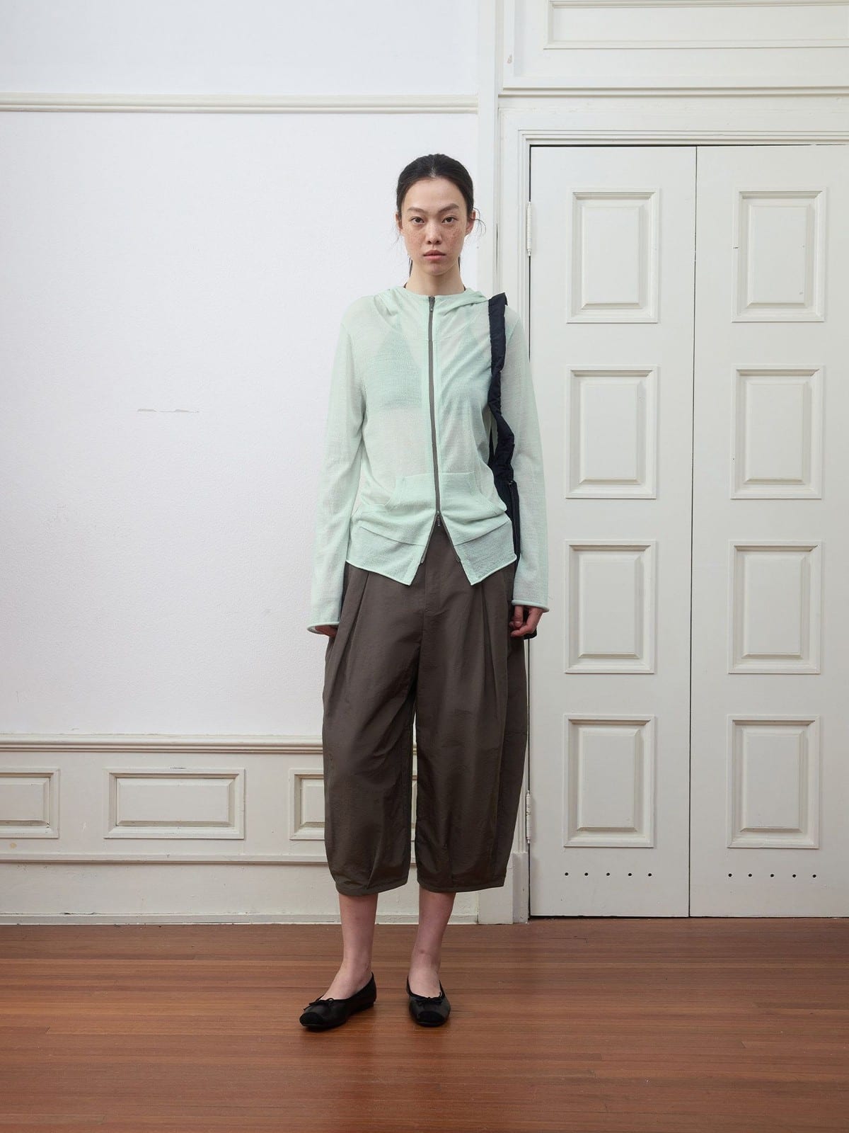 Random Piece Linen Blend Balloon Leg Cropped Pants in Olive - On Female Model