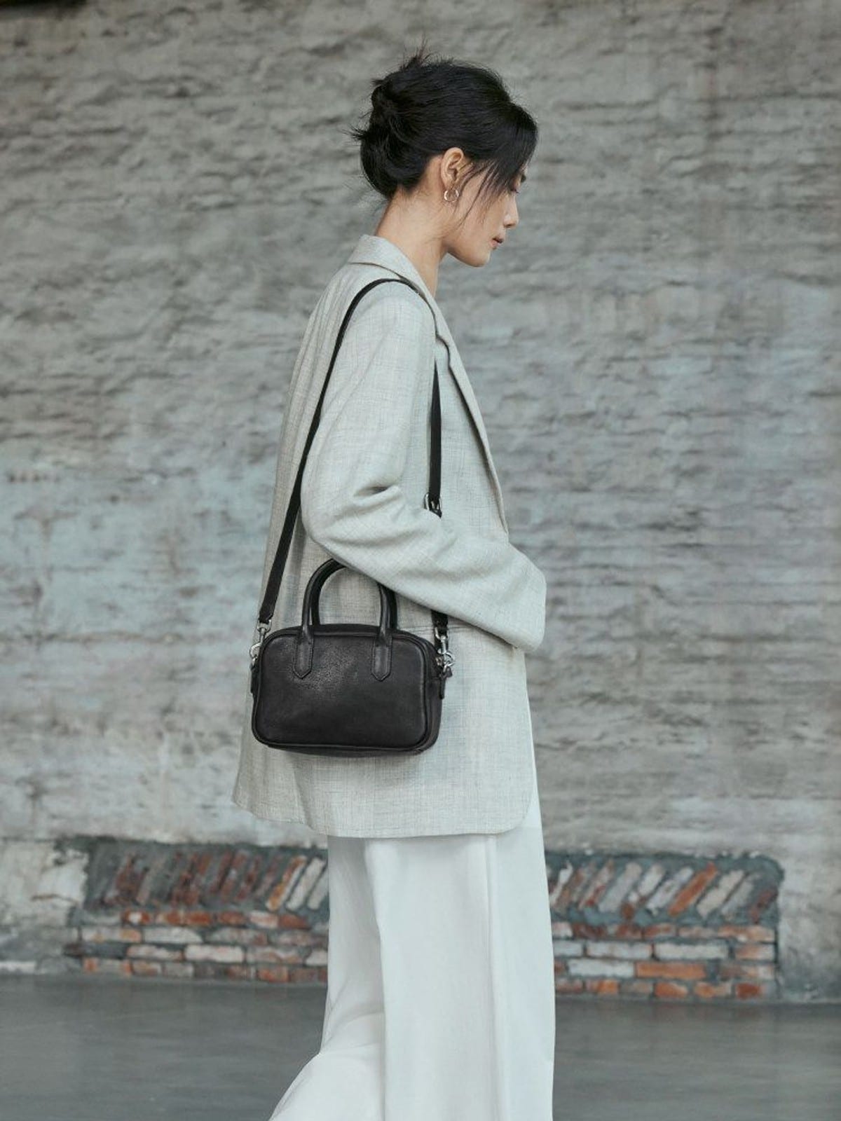 QIUZHEN Vegetable Tanned Leather Bowling Bag in Brown - On Female Model