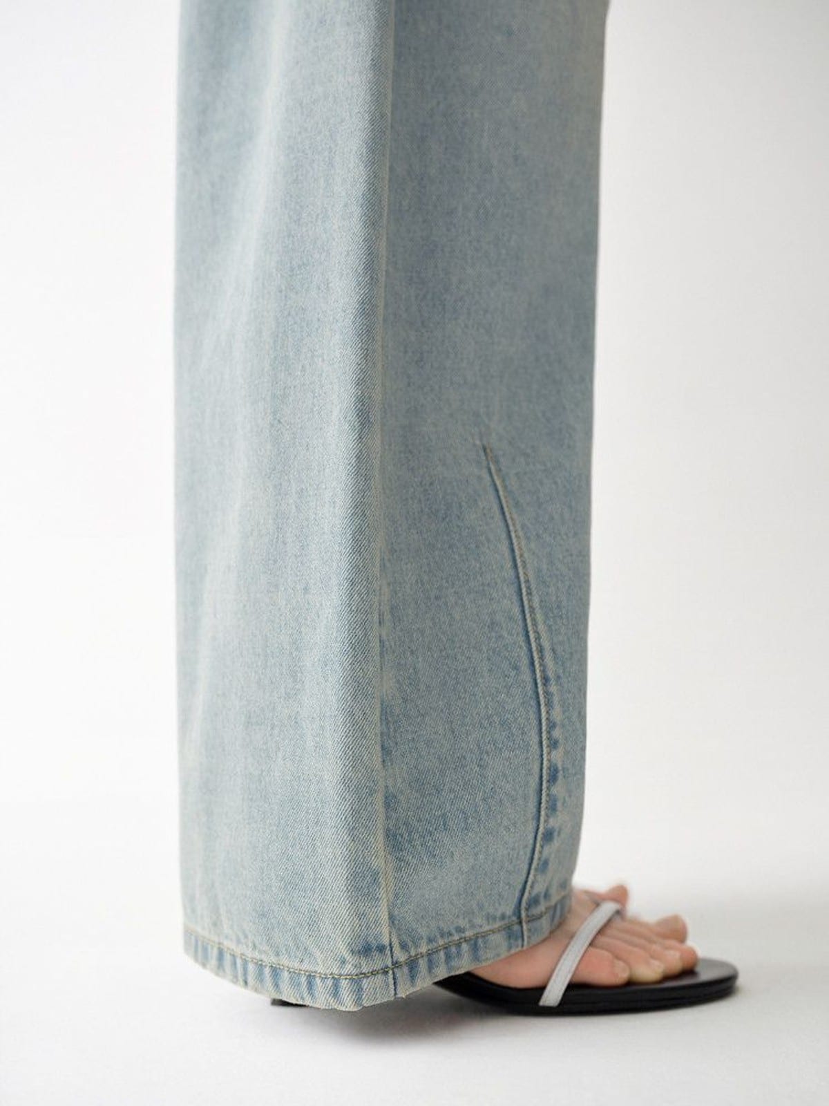 EDITION Curved Leg Denim Jeans in Denim - On Female Model