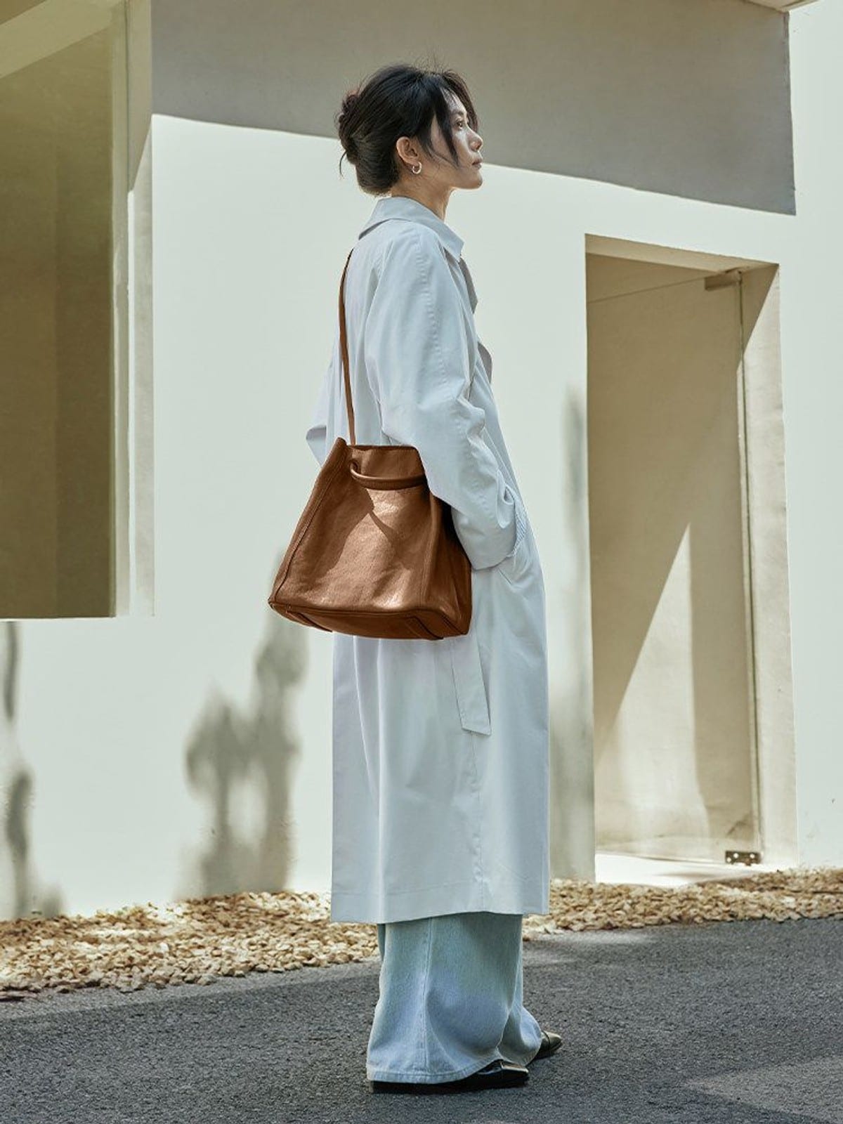 QIUZHEN Vegetable Tanned Leather Bucket Bag in Brown - On Female Model