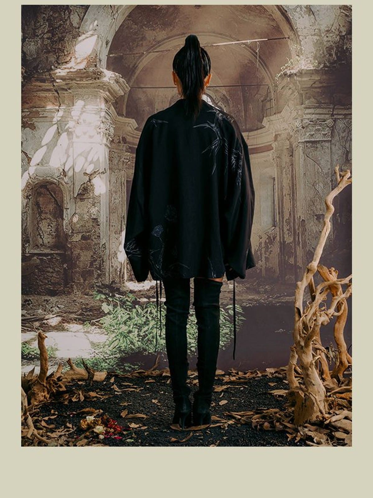 D5ove Graphic Print Kimono Jacket in Black - On Model