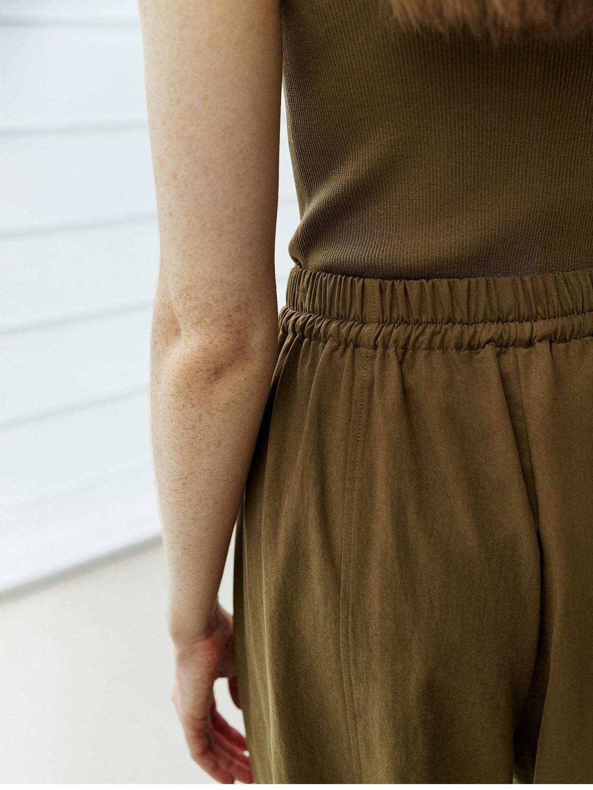TEASEL Cotton Blend Drawstring Cropped Pants in Brown - On Female Model