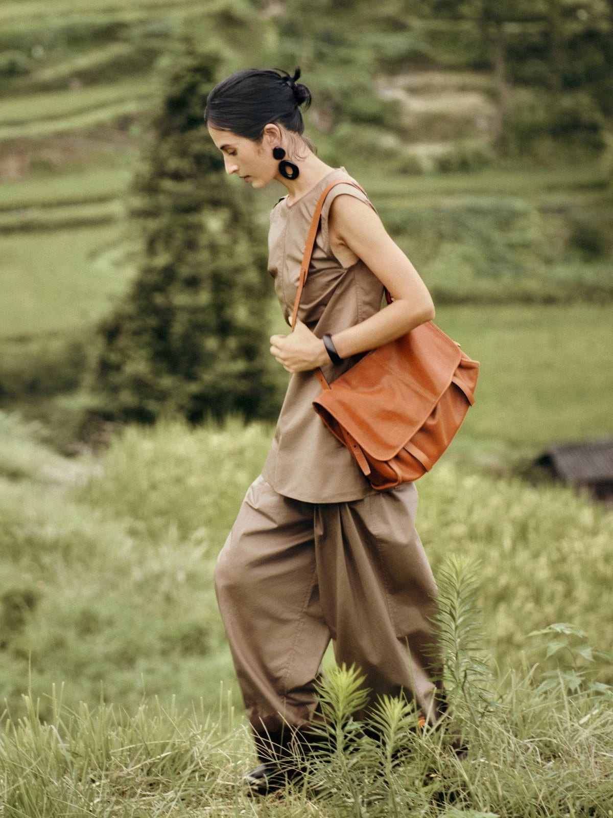 QIUZHEN Vegetable Tanned Leather Messenger Bag in Brown - On Female Model