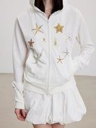 THELIGHT OFFICIAL Starfish Print Zip Up Hoodie in White - On Female Model