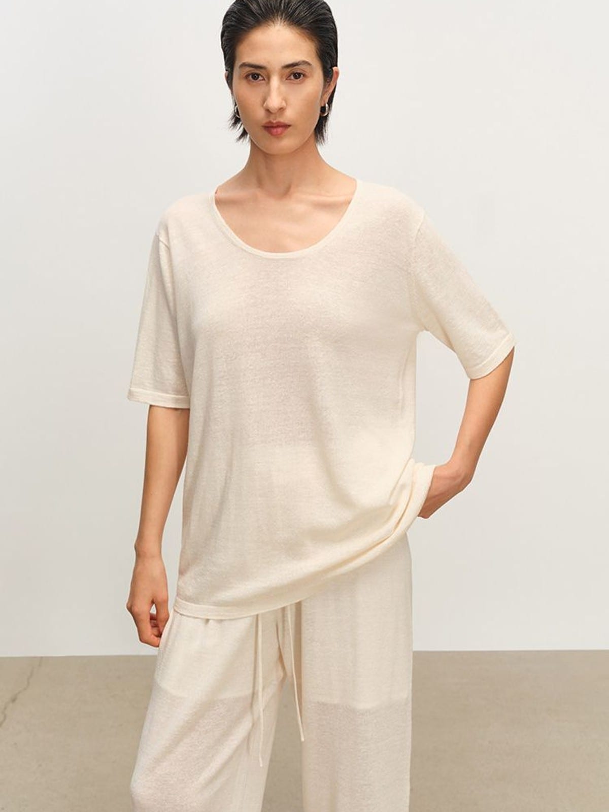MSBEAST Melange Wool Linen Scoop Neck T Shirt in White - On Female Model