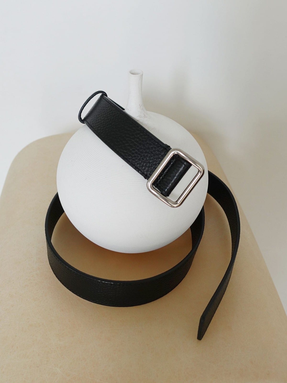 PANLULUPAN Minimalist Full Grain Leather Belt in Black - Lifestyle