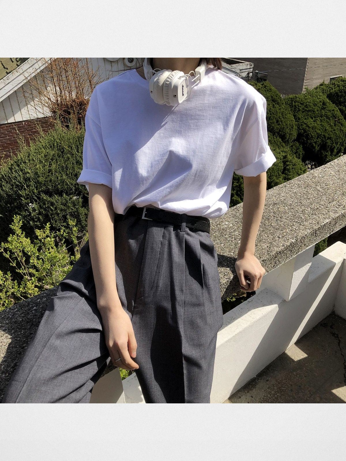 MASONPRINCE Pleated Wide Leg Trousers in Gray - On Model
