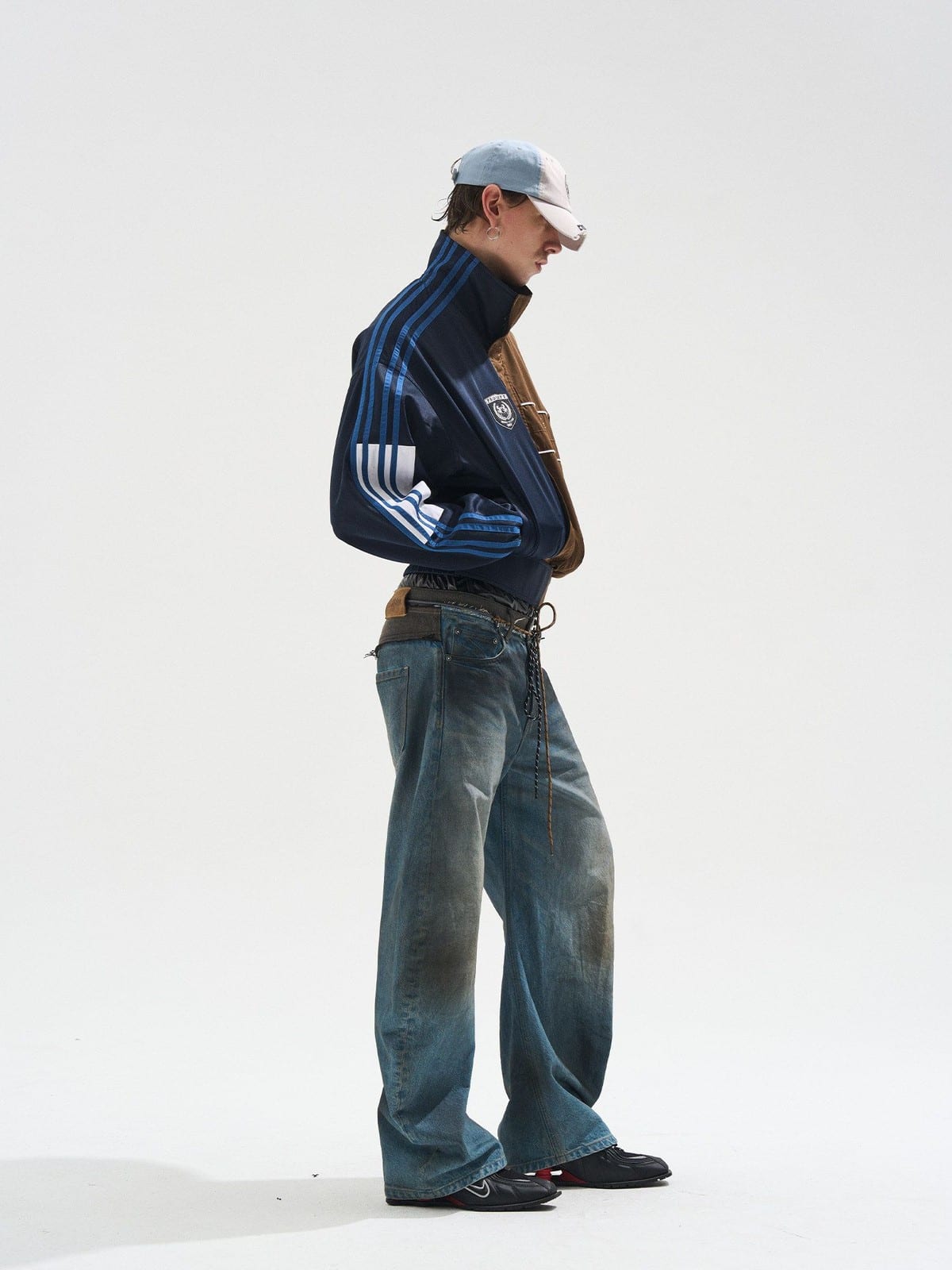 BLINDNOPLAN Colorblock Cropped Track Jacket in 多色拼接 - On Male Model