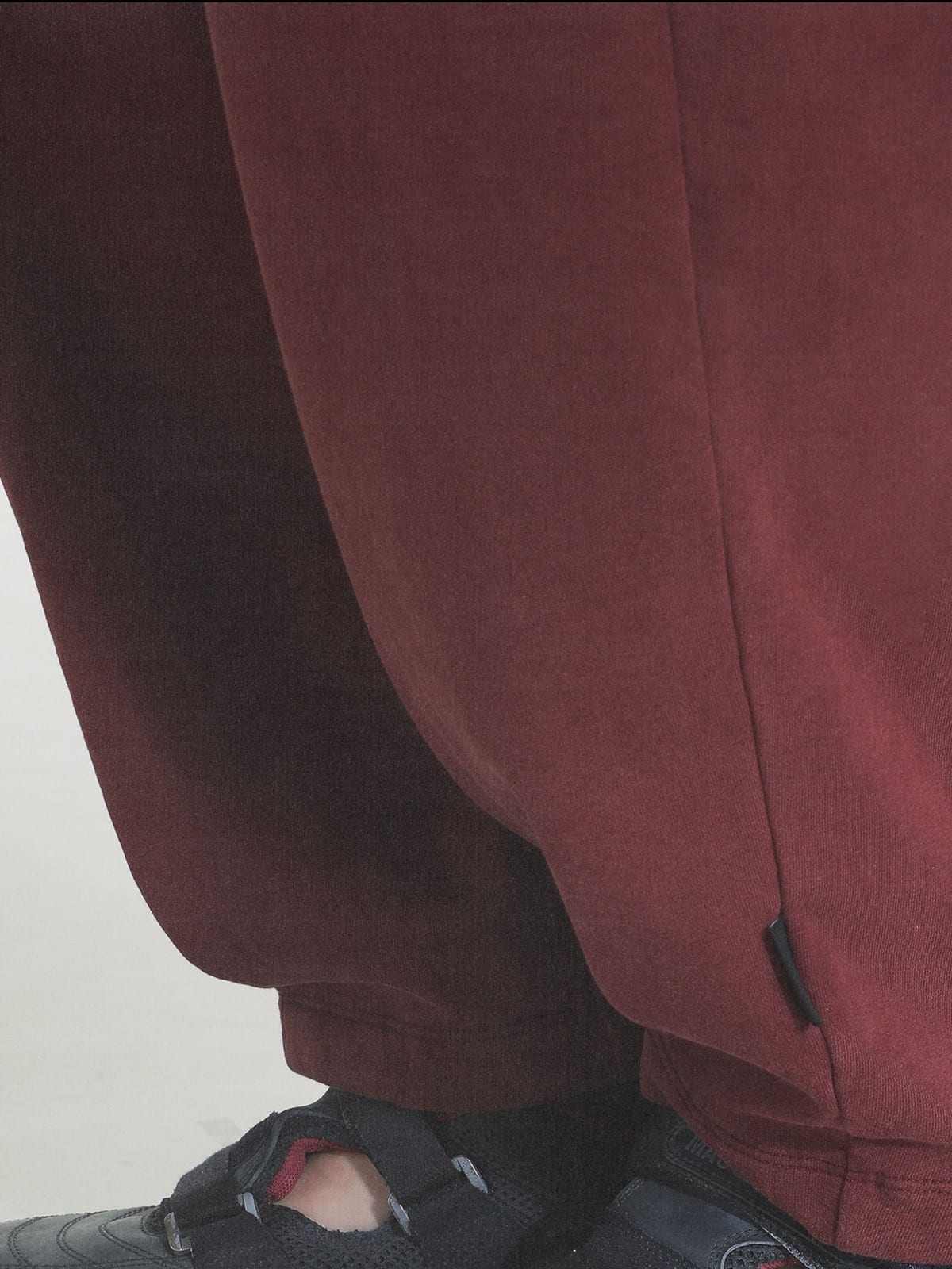 MASONPRINCE Wide Leg Inverted Pleat Sweatpants in Burgundy - On Model