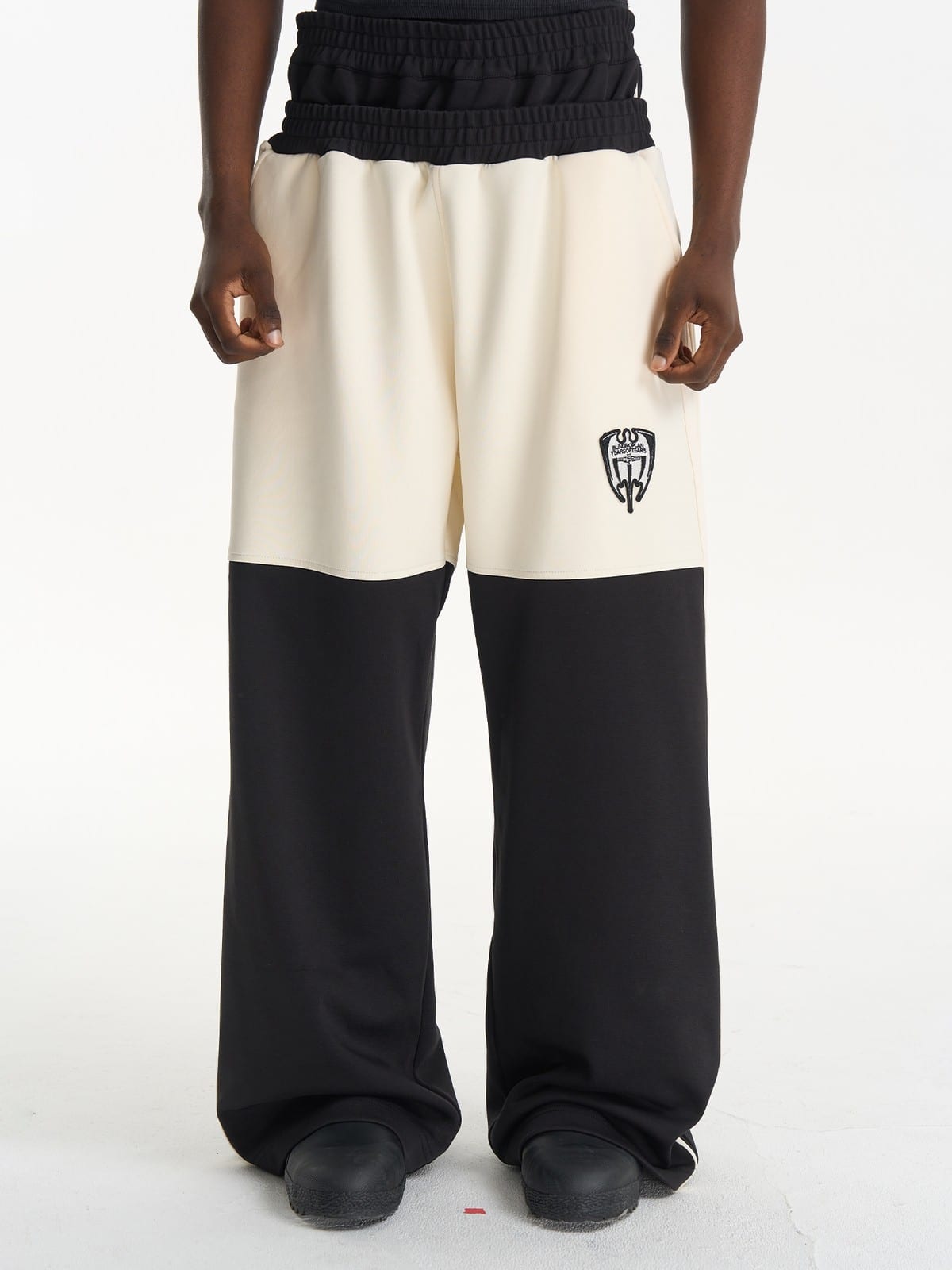 BLINDNOPLAN Color Block Wide Leg Sweatpants in Black - On Model