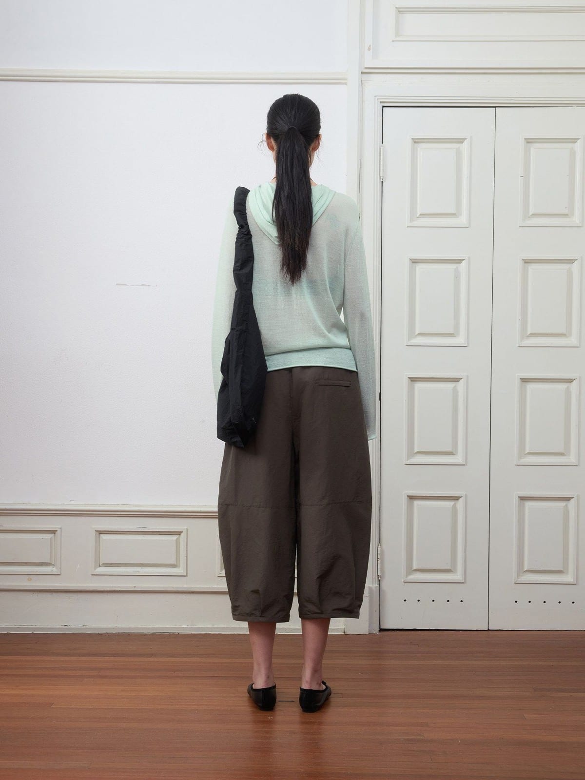 Random Piece Linen Blend Balloon Leg Cropped Pants in Olive - On Model