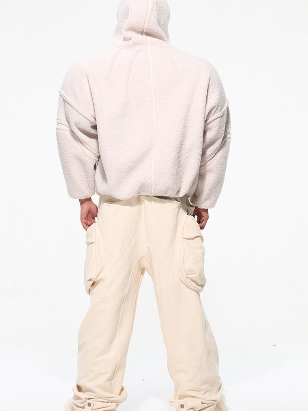 D5ove Sherpa Fleece Half Zip Sweatshirt in White - On Model